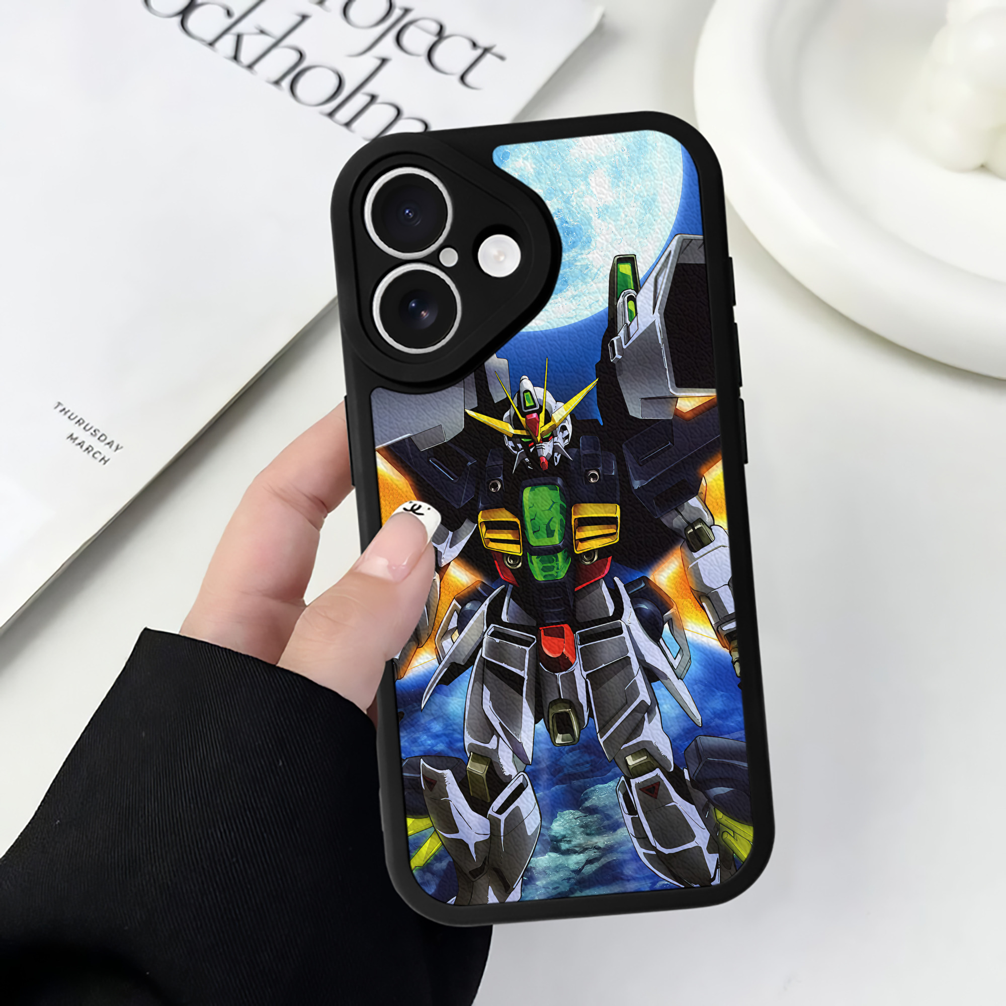 （画像用） 機動戦士ガンダム Mobile Suit Gundam 【iPhone 16シリーズ対応】シリコンスマホケース（レザー調） 材質：シリコン